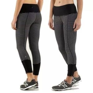 Lululemon | Runday Crop
Parallel Stripe White Black / Black